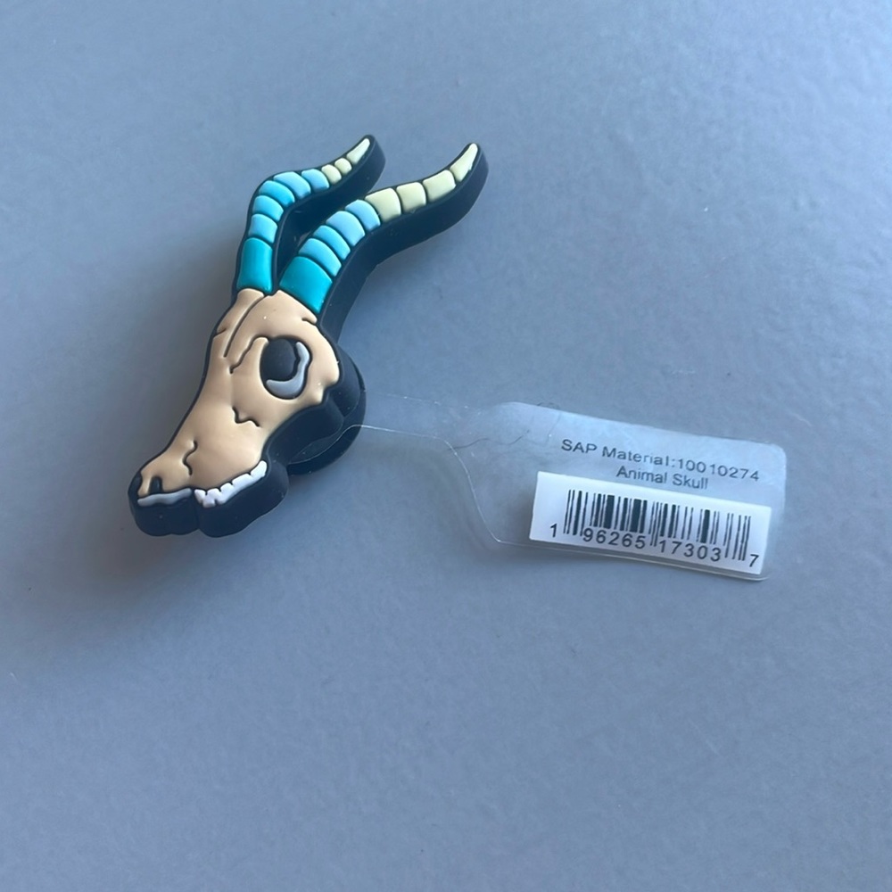 NWT Crocs Jibbitz Animal Skull